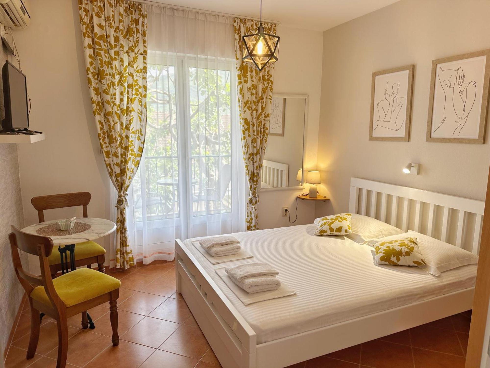 Lav Apartments Herceg Novi Buitenkant foto