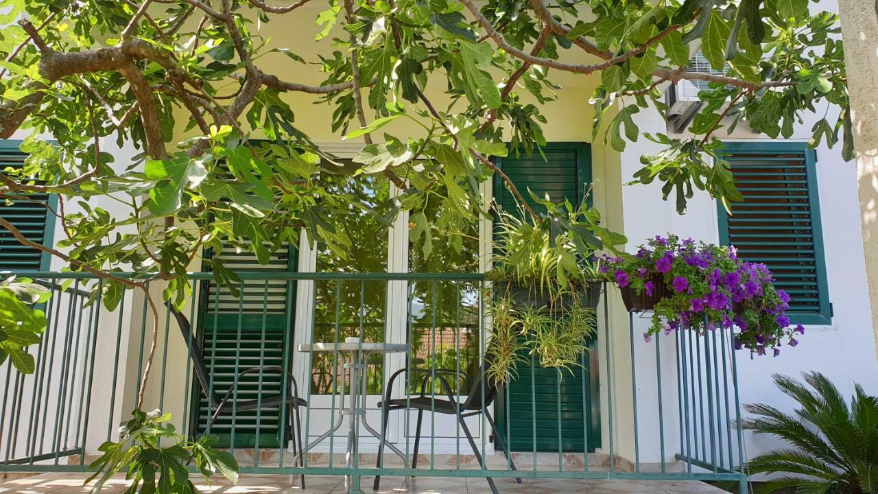 Lav Apartments Herceg Novi Buitenkant foto